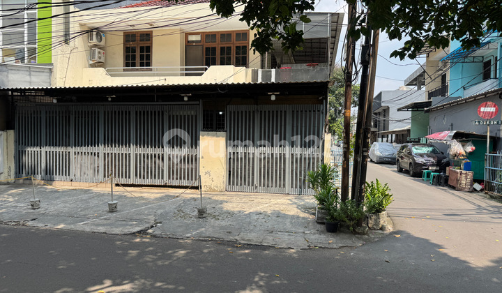 Rumah Hoek Strategis Dekat Jalan Raya Bisa Untuk Usaha Tanjung Duren Jakarta Barat - foto 1