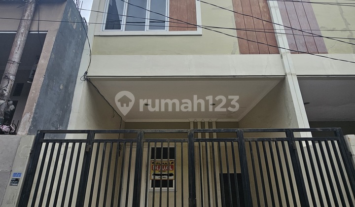 Rumah Baru Siap Huni 4,2x11 strategis di Tanjung Duren(TD352) - foto 1