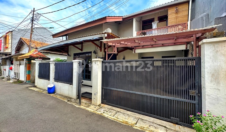 Rumah 1.5 Lantai Siap Huni Strategis Tanjung Duren Jakarta Barat - foto 1