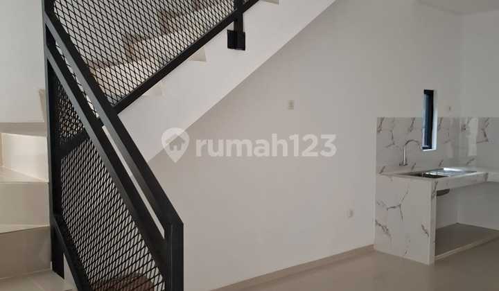 Dijual Murah Rumah Baru 3Lt di Tanjung Duren - foto 1