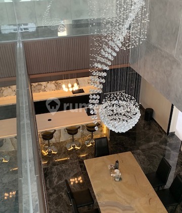 Brand New House 2025, Mewah, Turun Harga 3 Lantai Full Furnished Dalam Cluster di Kebun Jeruk Jakarta Barat - foto 1