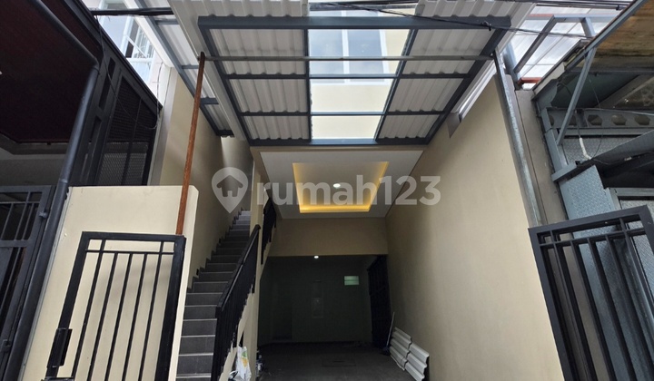 Ip2907: Rumah Baru Hadap Timur Komplek Taman Ratu - foto 1