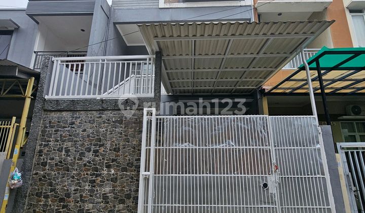 Rumah Bagus Siap Huni 6x15 lokasi strategis di Taman Ratu(TR233) - foto 1