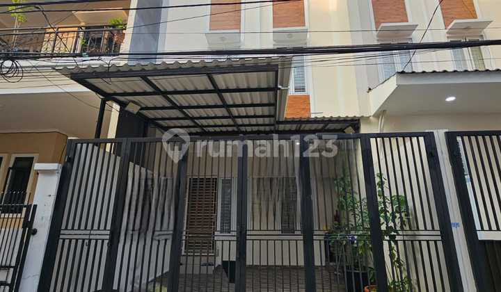 Rumah Siap Huni full furnished Strategis Di Taman Ratu(TR236) - foto 1