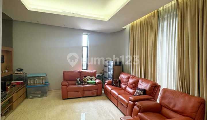 Dijual Rumah Design Modern Bangunan 3 Lantai Ada Lift Dan Roof top Lokasi di Palem Raya, Jakarta Barat - foto 1