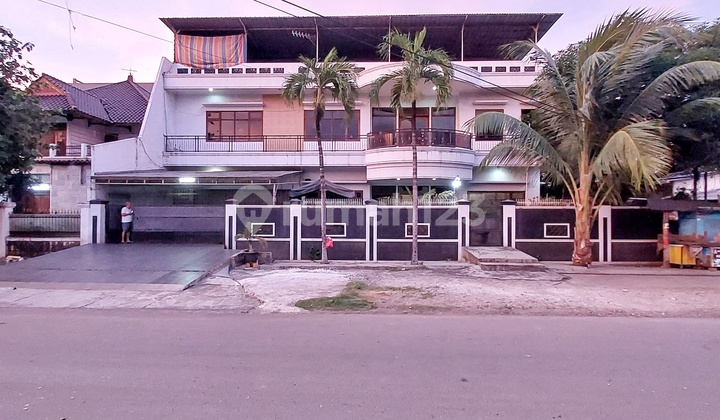 Rumah Hoek 600m2 Lebar Jalan Besar Duri Kepa Dekat Tanjung Duren Jakarta Barat - foto 1