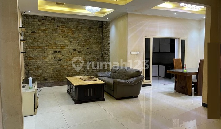 Rumah Golf Lake (Ukuran 8x18 m) - foto 1