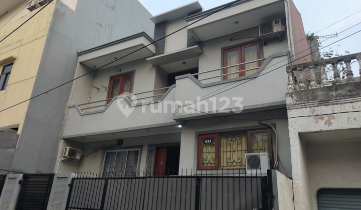 Rumah Bagus 2.5 LT Siap Huni Dalam Kompleks di Tomang Jakarta Barat - foto 1