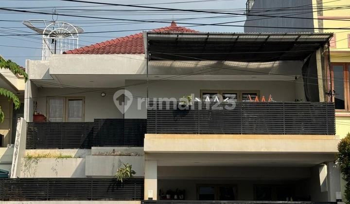 Rumah Bagus Siap Huni dan Semifurnished Dalam Komplek Taman Ratu, Jakarta Barat - foto 1
