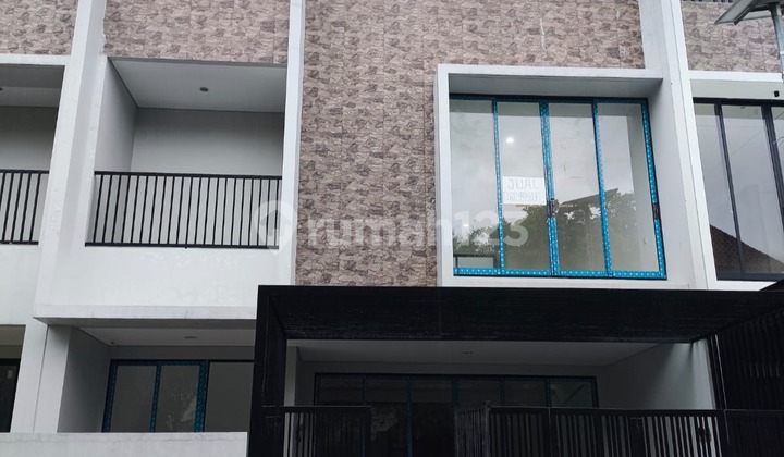Dijual Rumah 3 Lantai Yarra Cluster by Anwa Residence Puri - foto 1