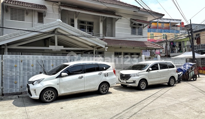 Rumah Hoek 2Lt Row Jalan 2 Mobil Taman Ratu Jakarta Barat - foto 1