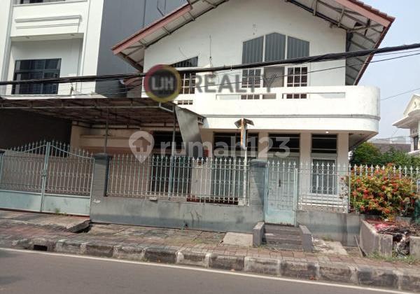 Rumah 2 Lantai Lokasi Strategis, Tanjung Duren, Jakarta Barat - foto 1