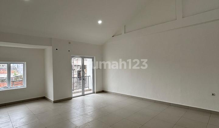 Rumah Tanjung Duren Rapih Siap Huni 3 Lantai - foto 1
