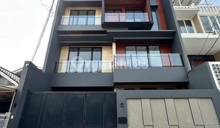 Rumah Puri Indah, Luas 190 M2, 5 Kt, 3 Lantai, Shm - foto 1