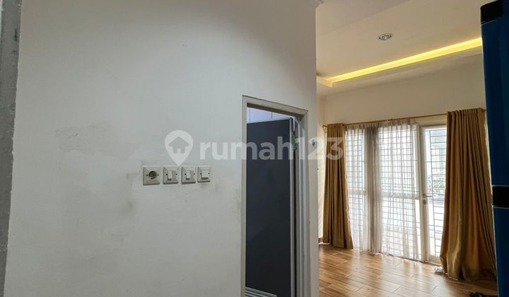 Rumah 3 Lantai Dalam Cluster Kecil Dekat Tanjung Duren, Duri Kepa - foto 1