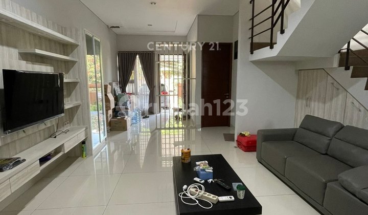 Rumah Modern Minimalis, Full Renovasi, Jarang di tempati di Villa Arteri Kebon Jeruk - foto 1