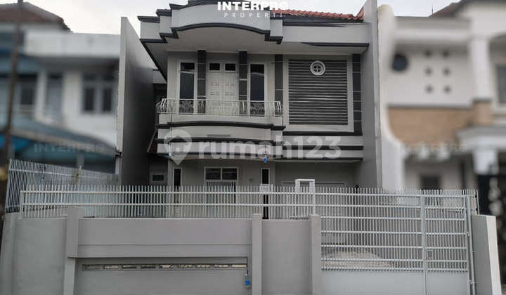Rumah 2 Lantai Dijual Taman Ratu Hadap Timur SHM – LT 160m2 - foto 1