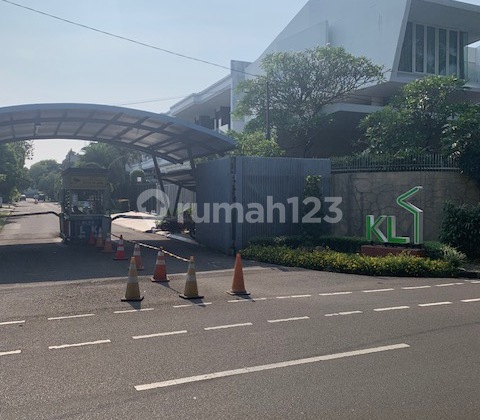Rumah Mewah 2 Lantai Siap Huni di Cluster Terbaik Blok L Puri Indah - foto 1