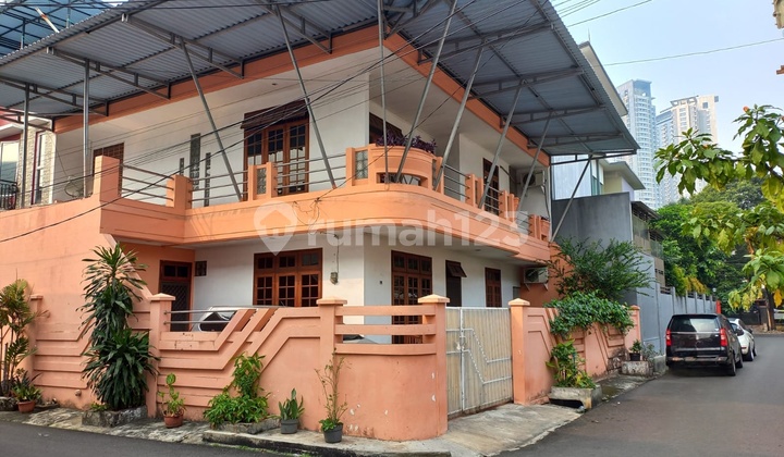 Jarang Ada Rumah Hoek Strategis Tanjung Duren Dekat Mall Kampus - foto 1