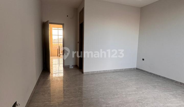 Rumah Meruya Kembangan Puri bagus siap huni murah - foto 1