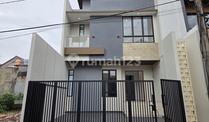 Dijual Rumah Minimalis di Taman Meruya - foto 1