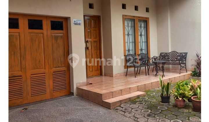 Rumah 2 Lantai Jalan Lebar.di Kebon Jeruk Jakarta Barat - foto 1