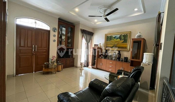 Rumah Old Money Semi Furnished Cuma 7m-an - foto 1
