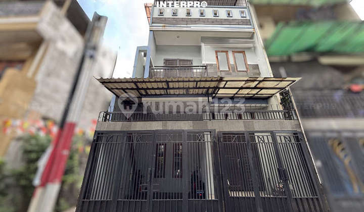 Rumah 3 Lantai Dijual di Tanjung Duren Hadap Timur - LT 66M2 - foto 1