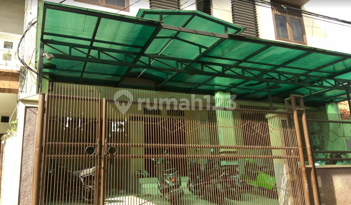 Full Terisi & Km Dalam Semua Unit, Kost 31 Kamar Bangunan Besar 600 M² 3½ Lantai, Fasilitas Kamar Super Lengkap, Demand Tinggi karena Lokasi Emas 5 Menit ke Untar-Trisakti, Income 52,5 Juta/Bulan, Properti Cashflow Kuat di Grogol Jakarta Barat - foto 1