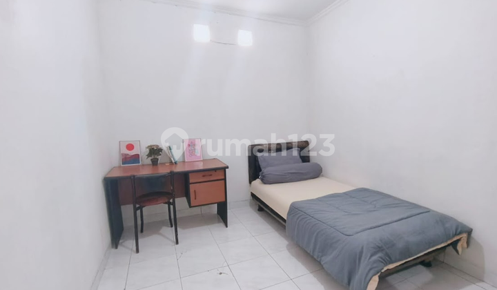 Demand Tinggi Lokasi Strategis 5 Menit ke Untar & Trisakti, Kost 31 Kamar Full Occupancy Punya Km Dalam Semua, Bangunan Besar 600 M² 3½ Lantai, Fasilitas Super Lengkap dan Income Konsisten 52,5 Juta/Bulan di Grogol - foto 1