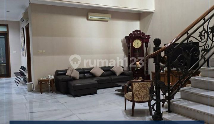 Dijual Cepat Rumah 3 lantai Bagus Siap Huni Intercon Jakarta Barat - foto 1