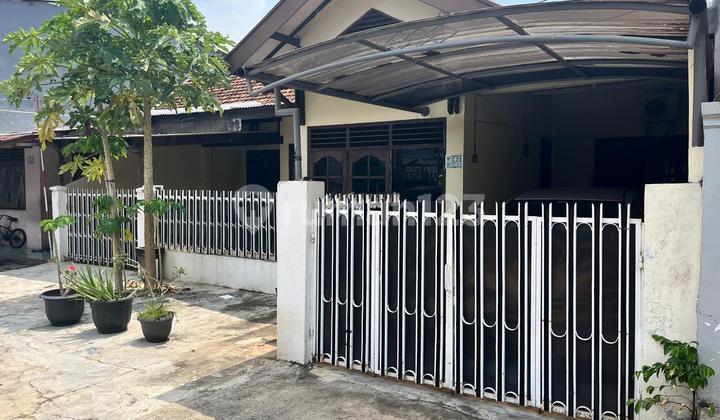 Rumah Di Lingkungan Nyaman Di Area Kebon Jeruk - foto 1
