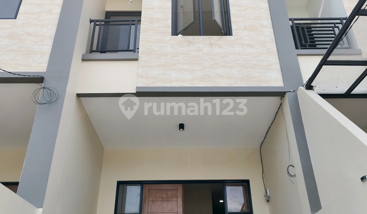 Rumah Akses 3 Mobil Greenvile Bebas Banjir - foto 1