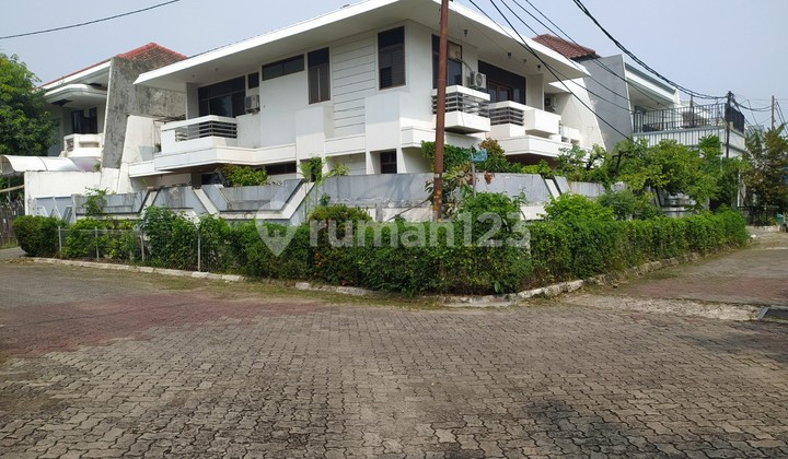 Dijual Rumah 2 Lantai Hook Daerah Green Garden, Jakarta Barat - foto 1