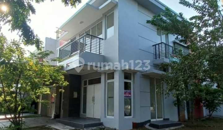 Rumah Hoek Boulevard Amerika Latin Green Lake - foto 1
