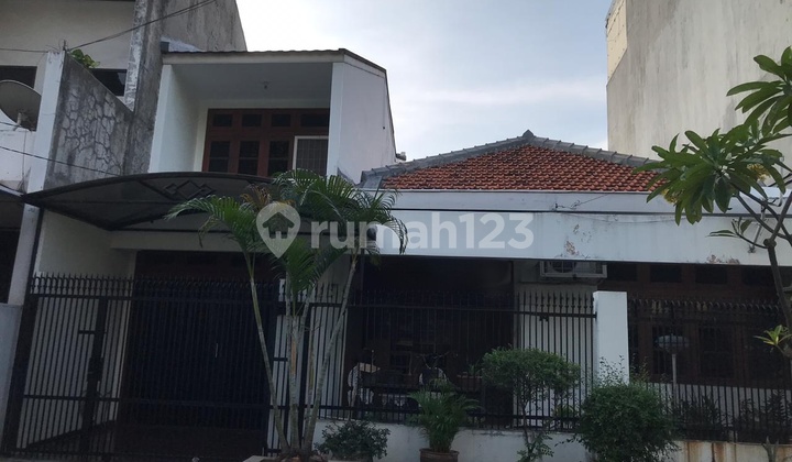 Rumah 3 Kmr Tidur Dekat Halte Transjkt di Tomang Jakarta Barat Turun Harga - foto 1
