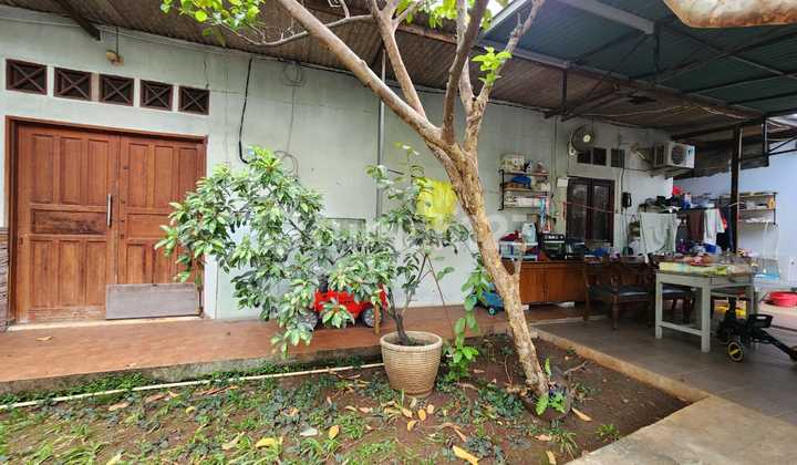 Dijual Cepat Nego Rumah Tua Hitung Tanah Lokasi Super Strategis Kemanggisan Jakarta Barat - foto 1