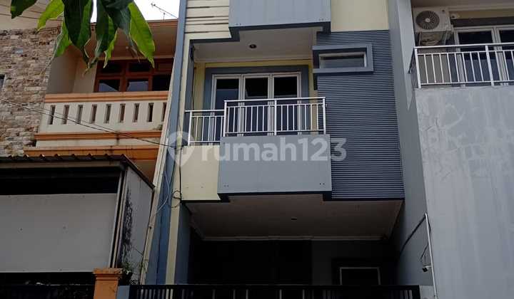 Dijual Rumah Taman Surya V, 3.5 Lantai - foto 1