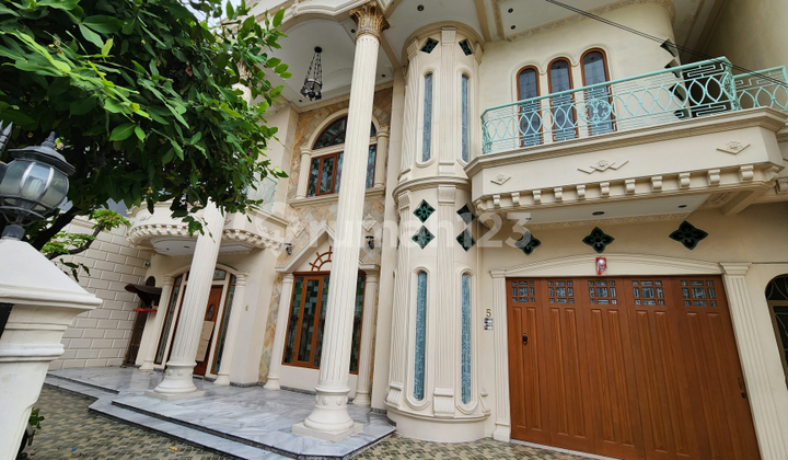 Rumah Mewah Murah 2 Lantai, di Taman Ratu Jakarta Barat - foto 1