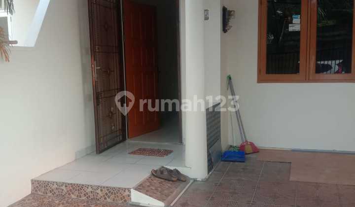 Rumah di Kresek Indah Jakarta Barat Luas 4X15 2 Lantai SHM - foto 1