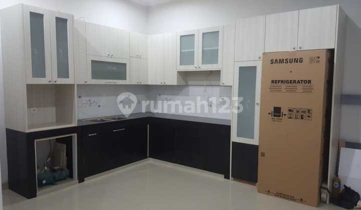 Rumah Bagus 3 Lantai, Siap Huni di Tomang - foto 1