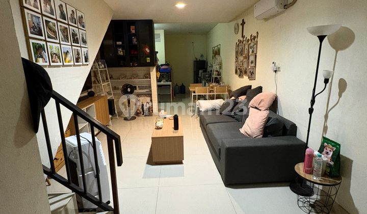 Rumah 2 1/2 Lantai Rapi Terawat Taman Palem Lestari - foto 1