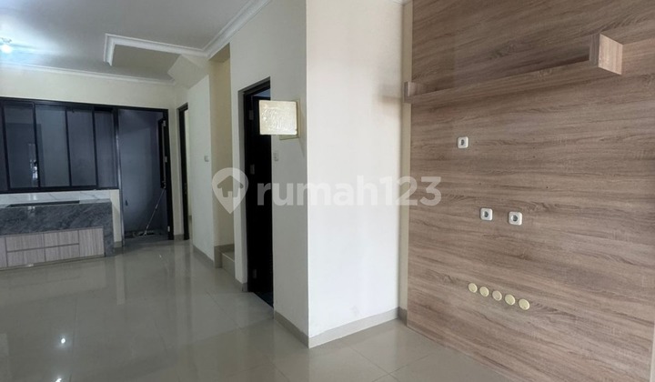 Dijual Cepat Rumah Siap Huni di Casa Jardin. Luas 6X15m - foto 1