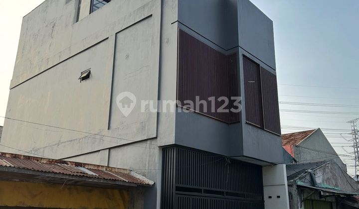 Langkah! Rumah Baru Jadi Lokasi Pinggir Jalan Raya Duri Kosambi Cengkareng Jakarta Barat - foto 1