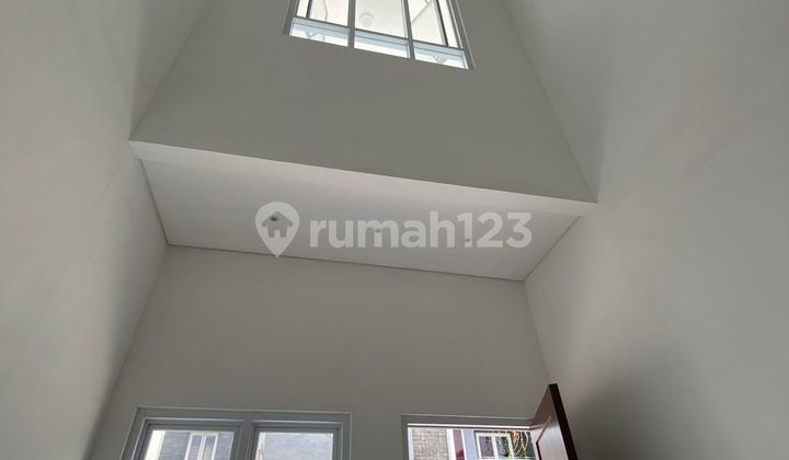 Rumah Cantik Baru Renove Strategis di Metland - foto 1