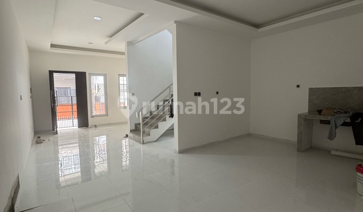 Rumah Baru 4 Lantai, Rooftop View Central Park, Jual Rumah di Tomang, Tanjung Duren, Jakarta Barat - foto 1