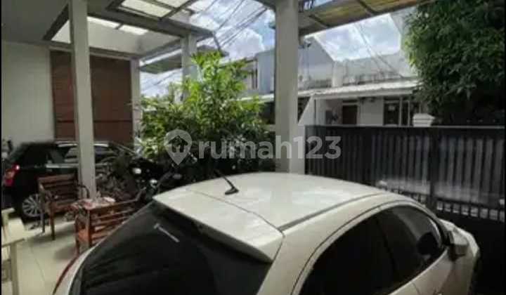 Dijual Rumah Meruya Kembangan Jakarta Barat Luas Tanah : 150 M Luas Bangunan : 130 M SHM KT : 3+1 KM : 3 2 Lantai Listrik : 2200 Watt 2 Carport PDAM 2 Tangki Air Full Bata Merah Lantai 2 Open Space Lantai Full Granit Anti Banjir Harga : 3,5M Nego - foto 1