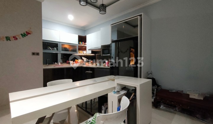 Dijual Rumah 2 Lantai Siap Huni di Taman Villa Meruya, Jakarta Barat - foto 1