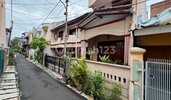 Kost Dijual Furnished SHM di Tanjung Duren, Jakarta Barat - foto 1