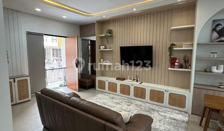 Dijual Rumah Full Renov & Bangunan Siap Huni Asia Green Lake City - foto 1